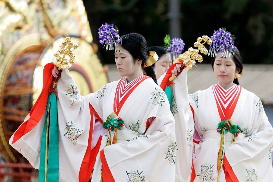 เทศกาลศาลเจ้าคาสุกะ (Kasuga Wakamiya On-Matsuri) 